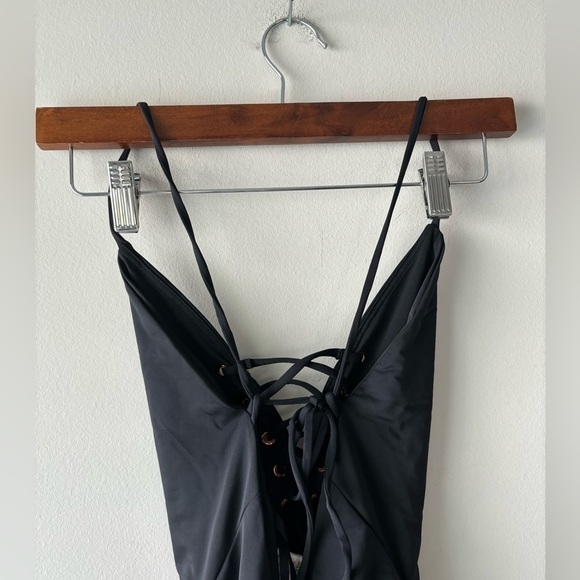 Fashion Nova one piece bathing suit size S‎ - Picture 5 of 8